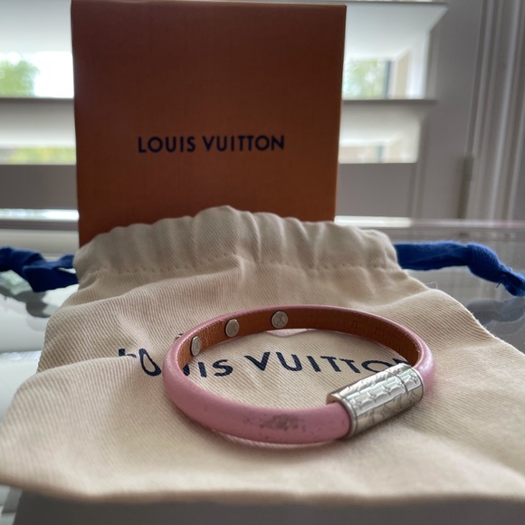 LOUIS VUITTON
Yummy LV Bracelet 17 Pink - Picture 6 of 8